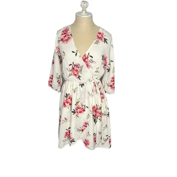 Dream of Me White Floral Print 3/4 Sleeve Wrap Mini Dress Size Medium - Picture 6 of 6